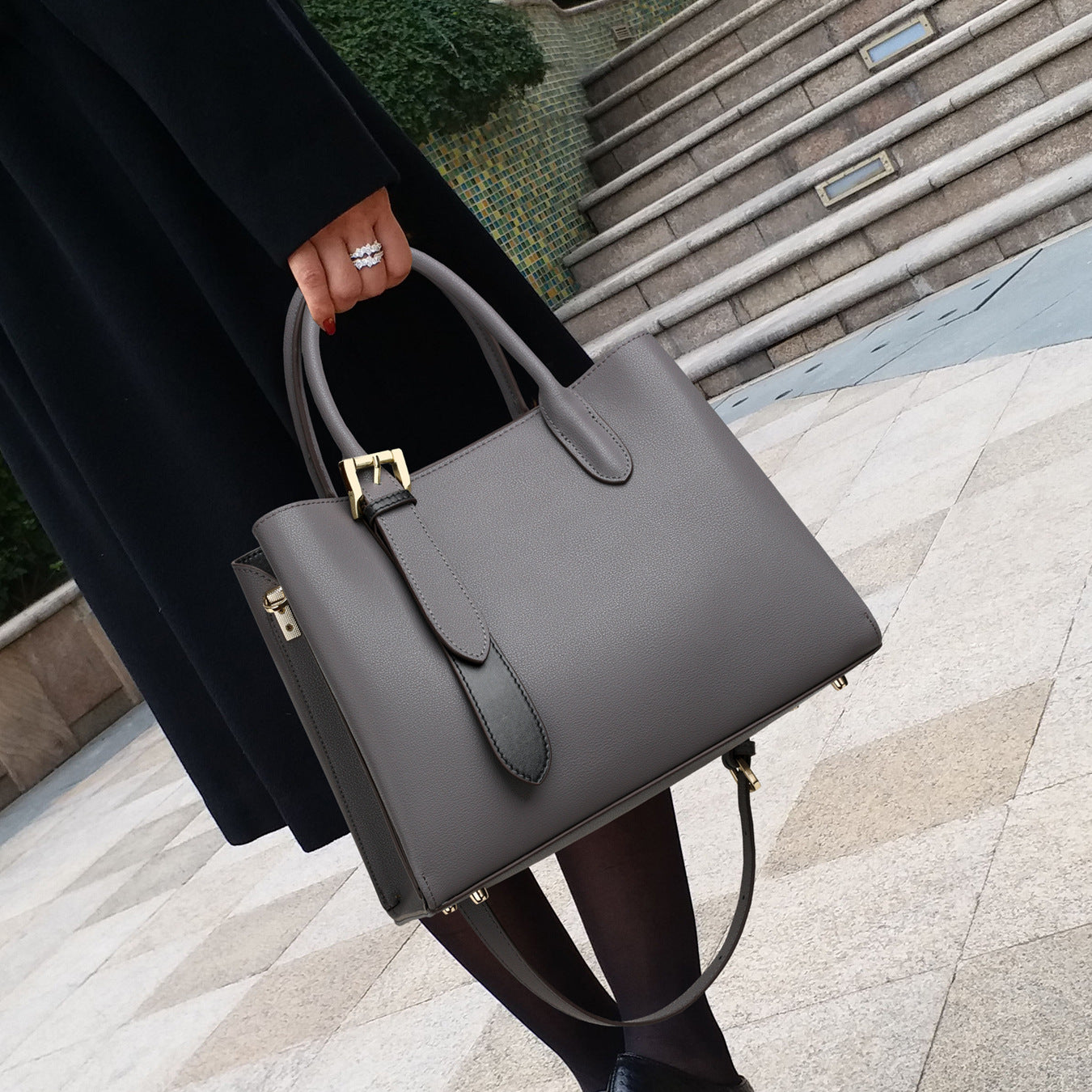 Niche Contrast-Color One-Shoulder Genuine Leather Bag