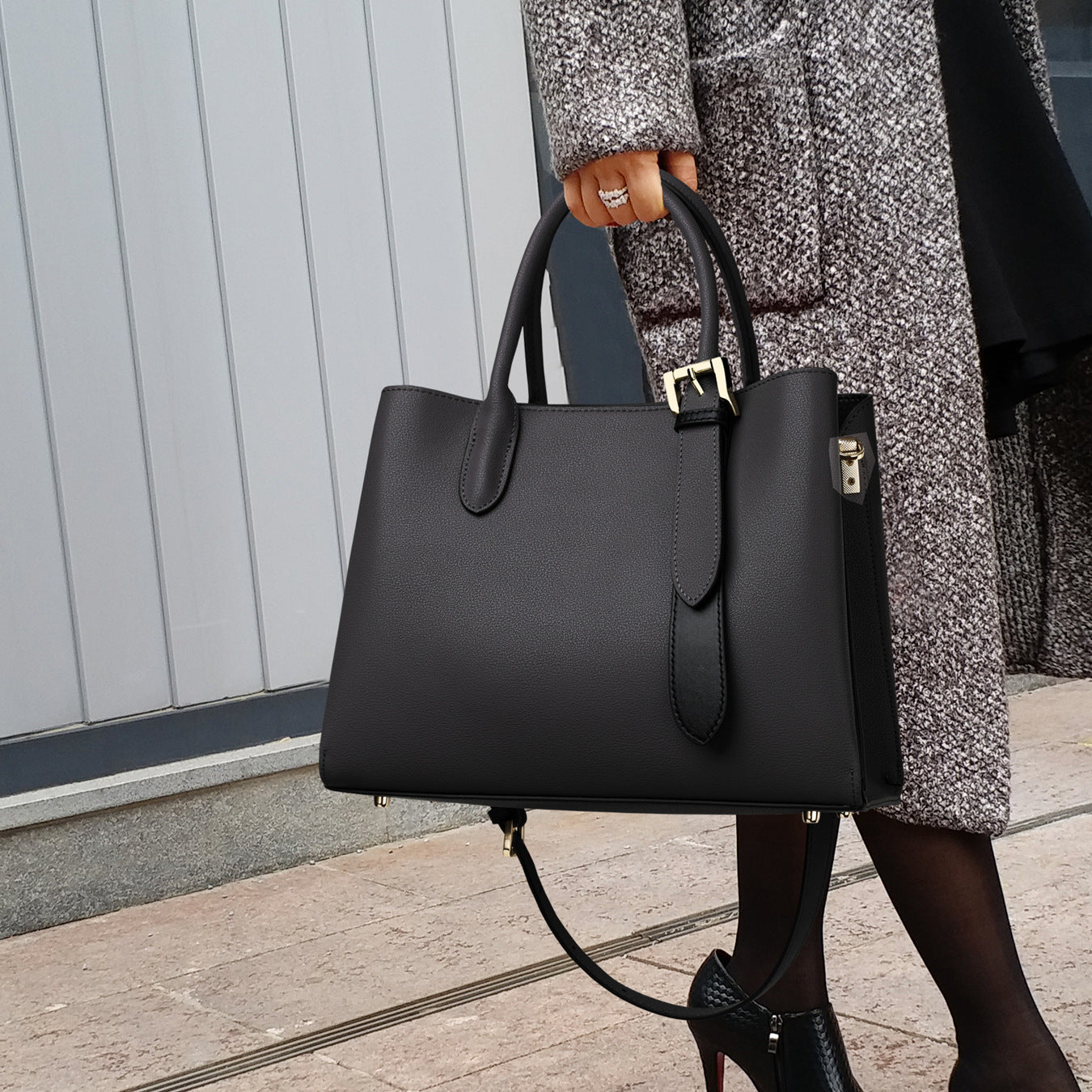 Niche Contrast-Color One-Shoulder Genuine Leather Bag