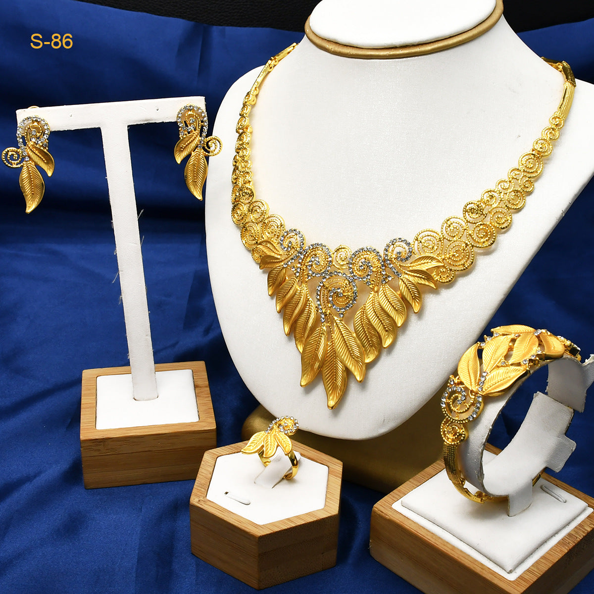 Saudi Bridal Jewelry Set – 4pcs Necklace, Bracelet, Earrings & Ring